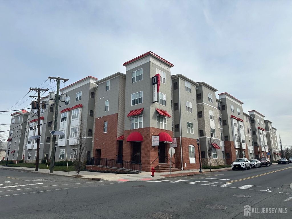 88 Roosevelt Avenue 421, Carteret, NJ 07008