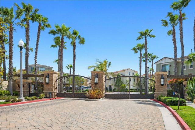 21445 Hayley, Huntington Beach, CA 92646
