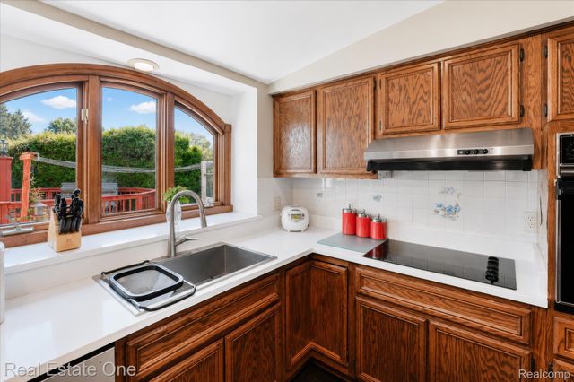 3596 Aynsley Drive, Rochester Hills, MI 48306