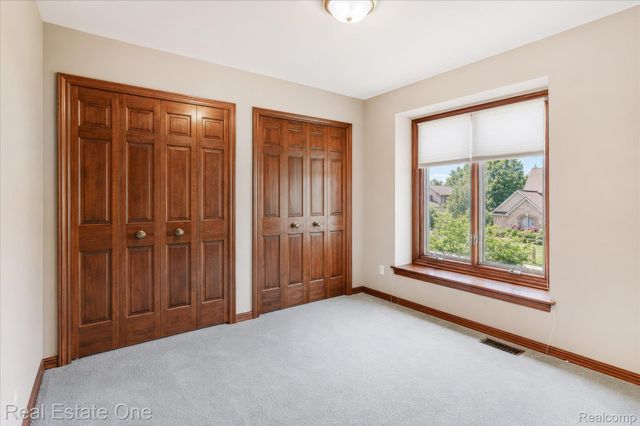 3596 Aynsley Drive, Rochester Hills, MI 48306