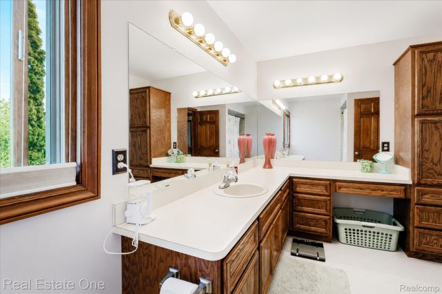 3596 Aynsley Drive, Rochester Hills, MI 48306