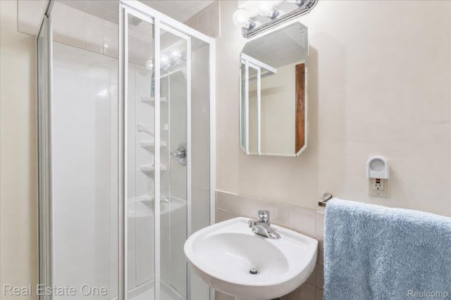 3596 Aynsley Drive, Rochester Hills, MI 48306