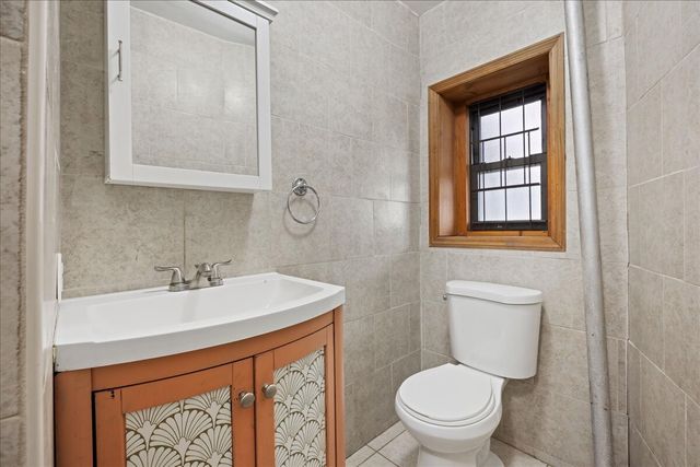554 LEXINGTON Avenue, New York City, NY 11221