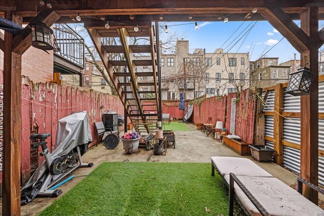 554 LEXINGTON Avenue, New York City, NY 11221