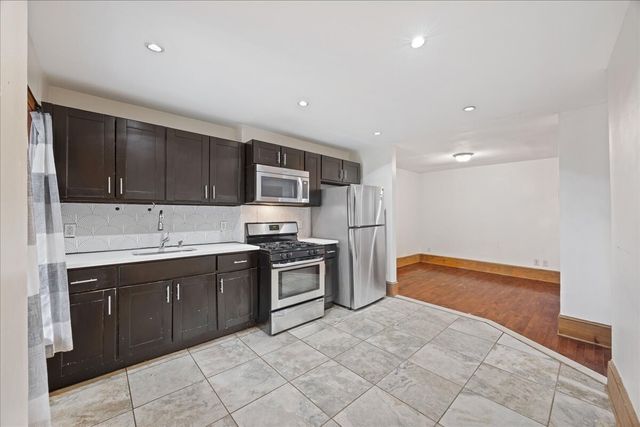 554 LEXINGTON Avenue, New York City, NY 11221