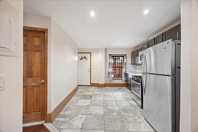 554 LEXINGTON Avenue, New York City, NY 11221