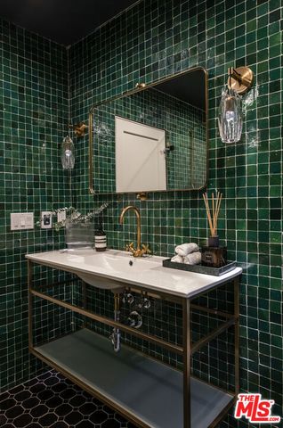 1736 N Sierra Bonita Avenue, Los Angeles, CA 90046