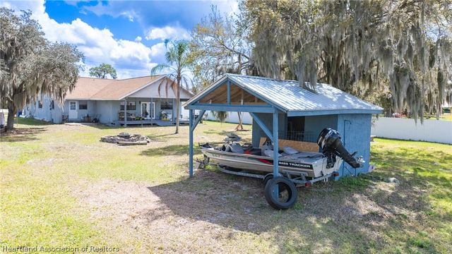 920 Lake Drive E, Lake Placid, FL 33852