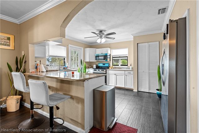 920 Lake Drive E, Lake Placid, FL 33852