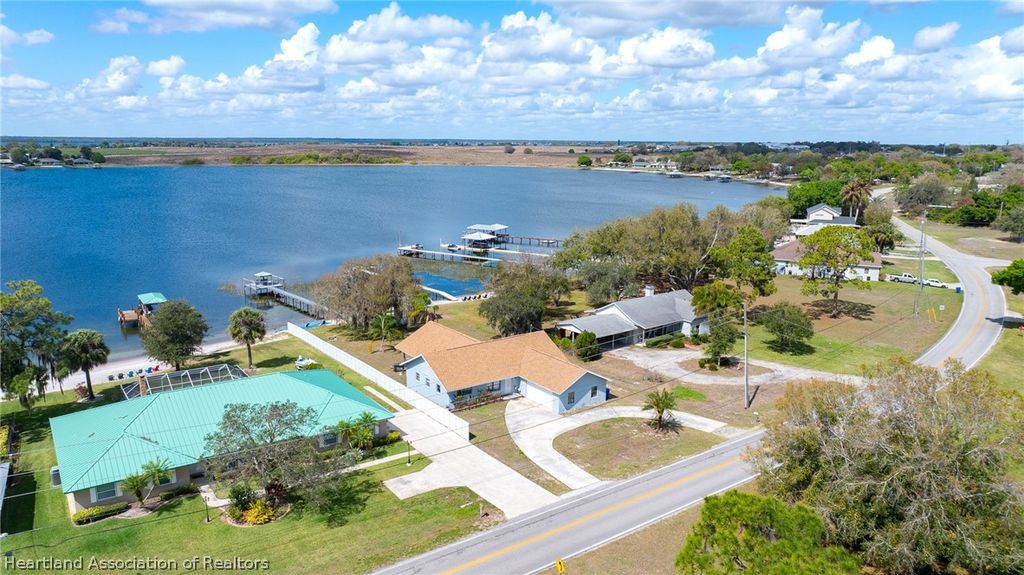 920 Lake Drive E, Lake Placid, FL 33852