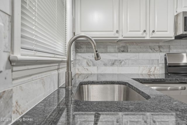 3717 Hillsboro Rd, Louisville, KY 40207