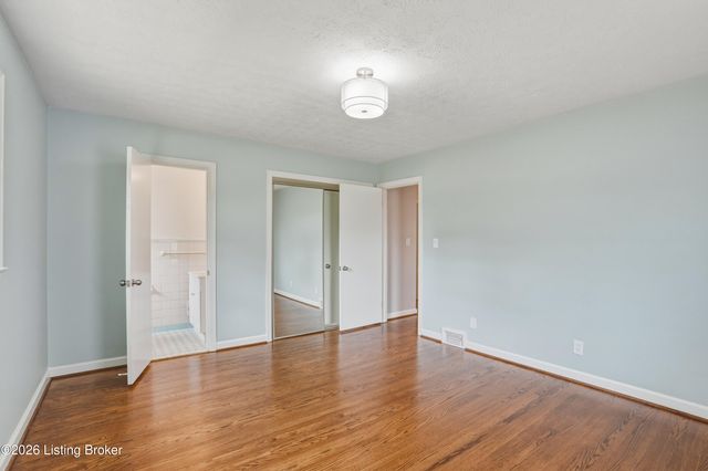 3717 Hillsboro Rd, Louisville, KY 40207