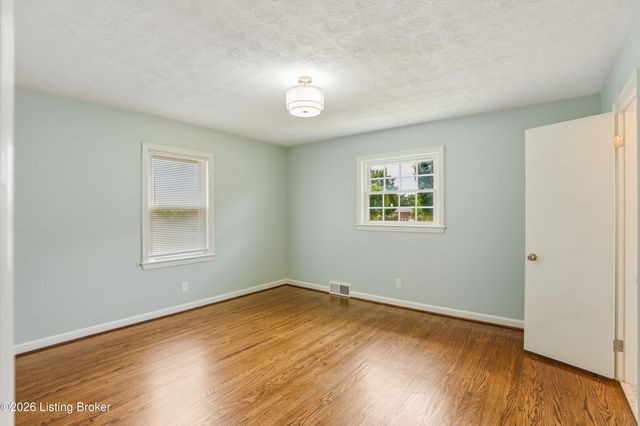 3717 Hillsboro Rd, Louisville, KY 40207