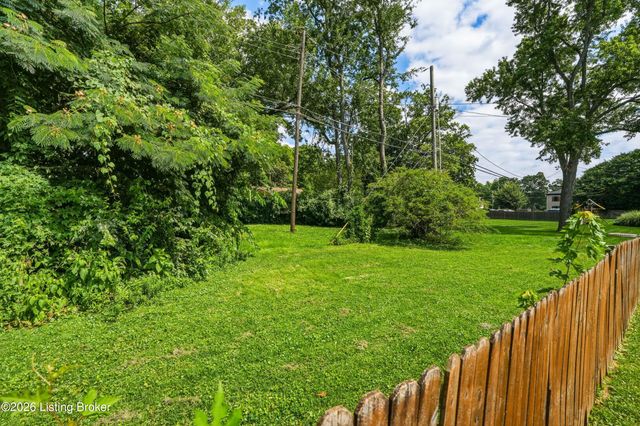 3717 Hillsboro Rd, Louisville, KY 40207