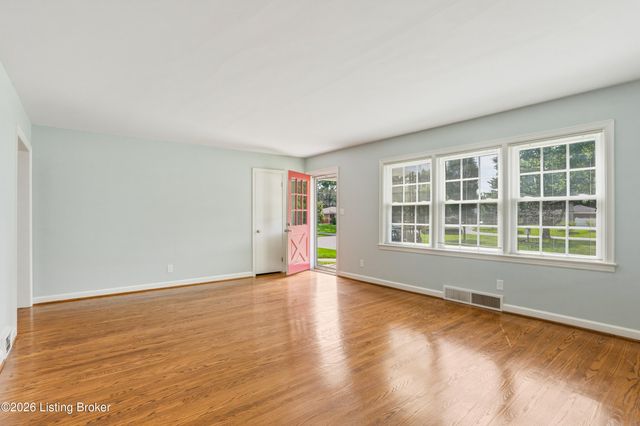 3717 Hillsboro Rd, Louisville, KY 40207