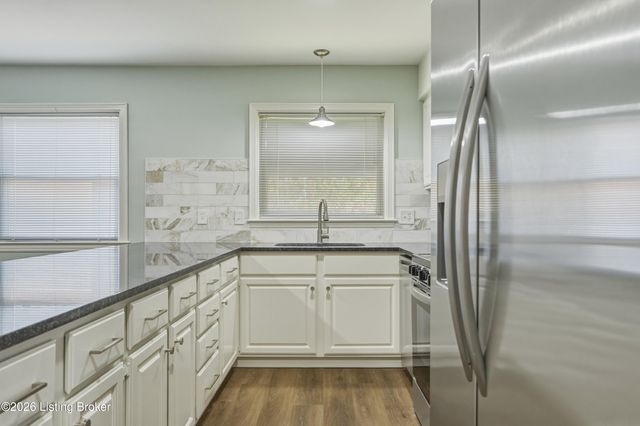 3717 Hillsboro Rd, Louisville, KY 40207