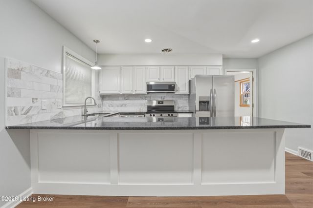 3717 Hillsboro Rd, Louisville, KY 40207
