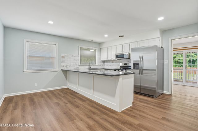 3717 Hillsboro Rd, Louisville, KY 40207