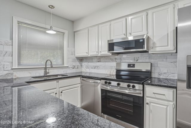 3717 Hillsboro Rd, Louisville, KY 40207