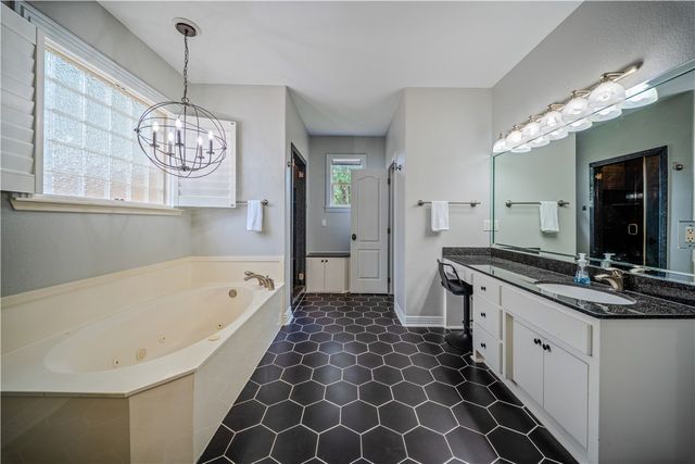4300 W Warbal Trail, Rogers, AR 72758