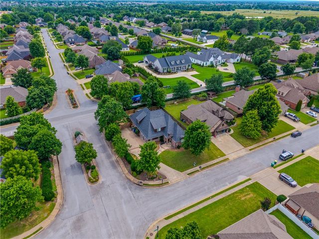 4300 W Warbal Trail, Rogers, AR 72758