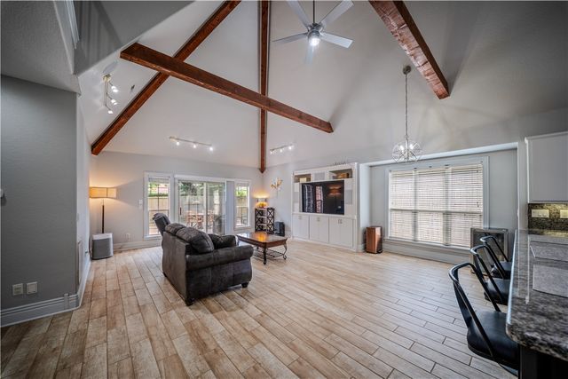 4300 W Warbal Trail, Rogers, AR 72758