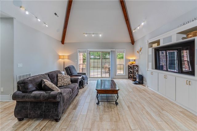 4300 W Warbal Trail, Rogers, AR 72758