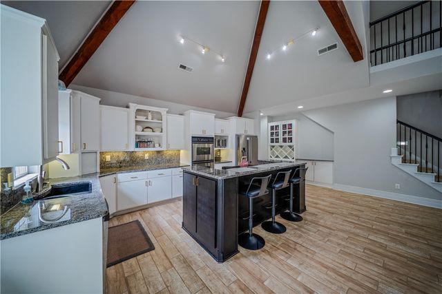 4300 W Warbal Trail, Rogers, AR 72758