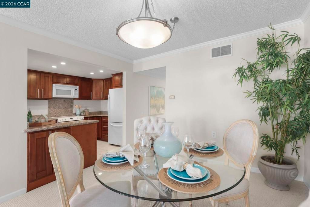 1525 Canyonwood Ct 4, Walnut Creek, CA 94595