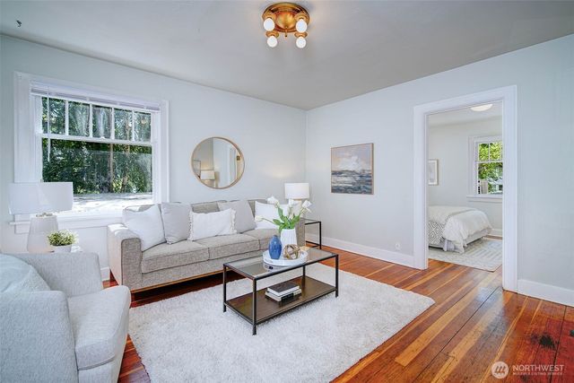 19 Dravus Street, Seattle, WA 98109