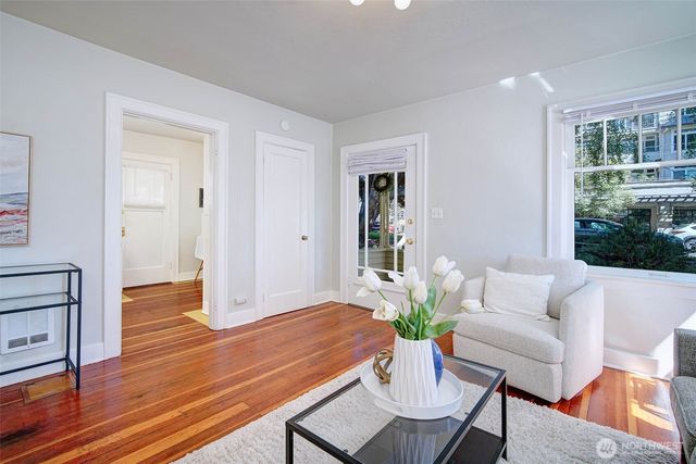 19 Dravus Street, Seattle, WA 98109