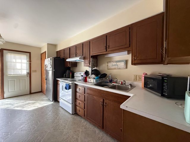 3305 Burlingame Avenue SW, Wyoming, MI 49519