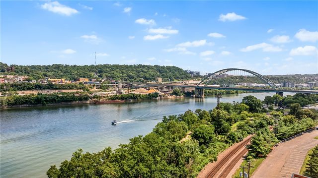 20 S 18th St, South Side, PA 15203