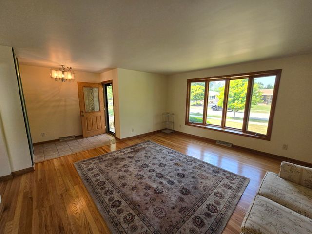 1828 Wren Drive, Munster, IN 46321