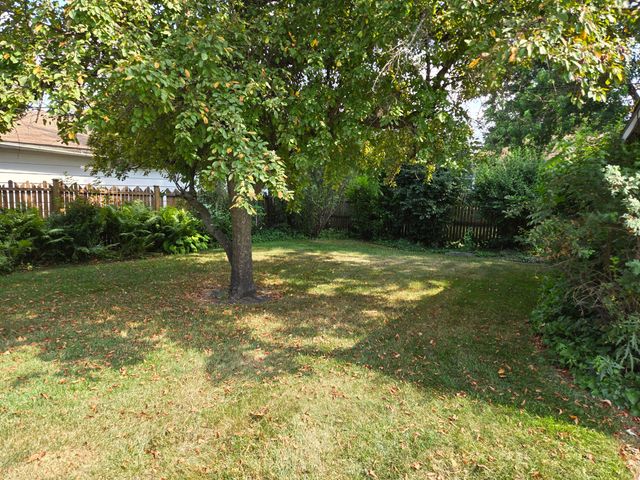 1828 Wren Drive, Munster, IN 46321