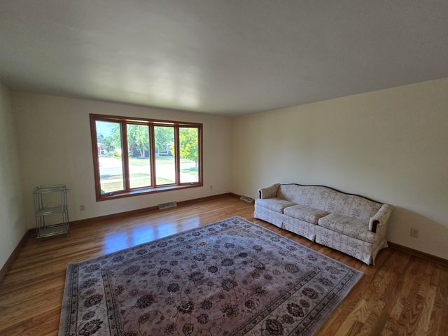1828 Wren Drive, Munster, IN 46321