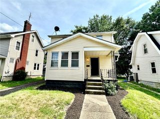 712 Lovers Lane, Akron, OH 44306