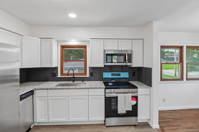 2926 Garden Ridge, Des Moines, IA 50310