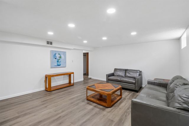 2926 Garden Ridge, Des Moines, IA 50310