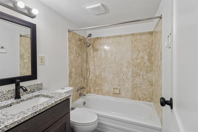 2926 Garden Ridge, Des Moines, IA 50310
