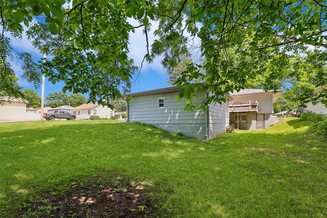 2926 Garden Ridge, Des Moines, IA 50310