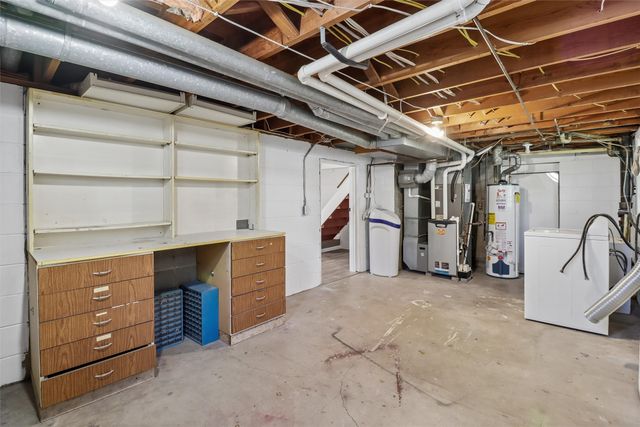 2926 Garden Ridge, Des Moines, IA 50310
