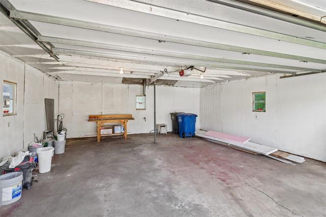 2926 Garden Ridge, Des Moines, IA 50310