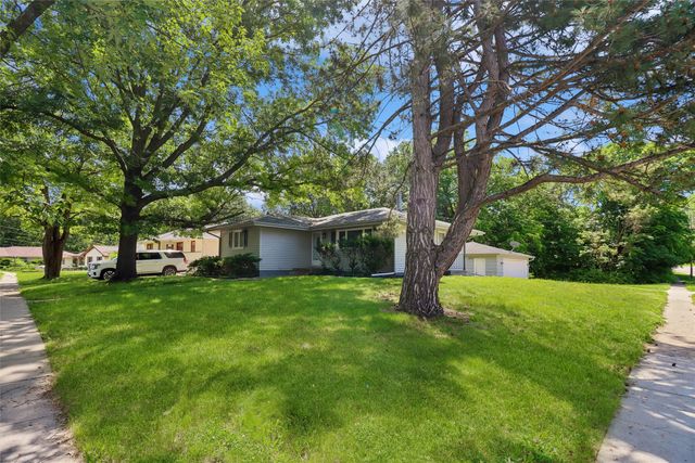2926 Garden Ridge, Des Moines, IA 50310