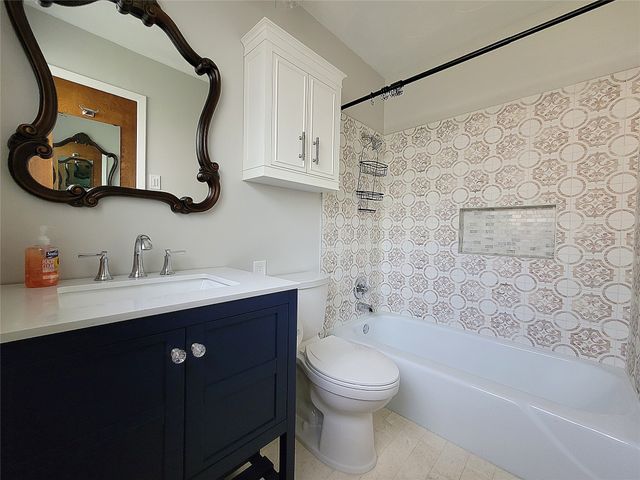 738 Hawthorne Lane, Grand Prairie, TX 75052