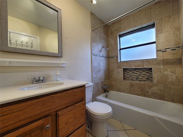 738 Hawthorne Lane, Grand Prairie, TX 75052