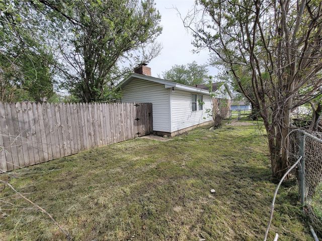 738 Hawthorne Lane, Grand Prairie, TX 75052