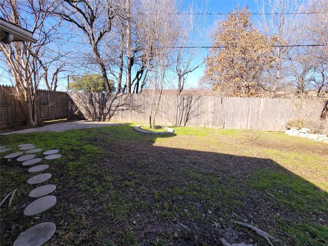 738 Hawthorne Lane, Grand Prairie, TX 75052