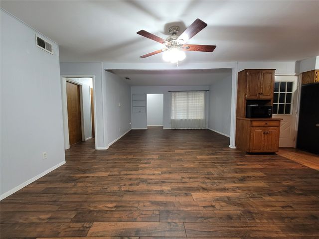 738 Hawthorne Lane, Grand Prairie, TX 75052