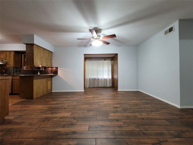 738 Hawthorne Lane, Grand Prairie, TX 75052